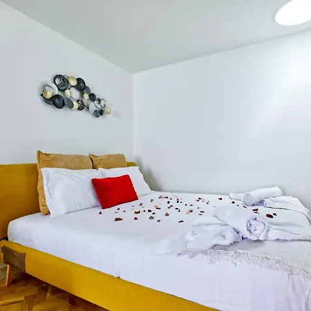 Apartment New Flat And